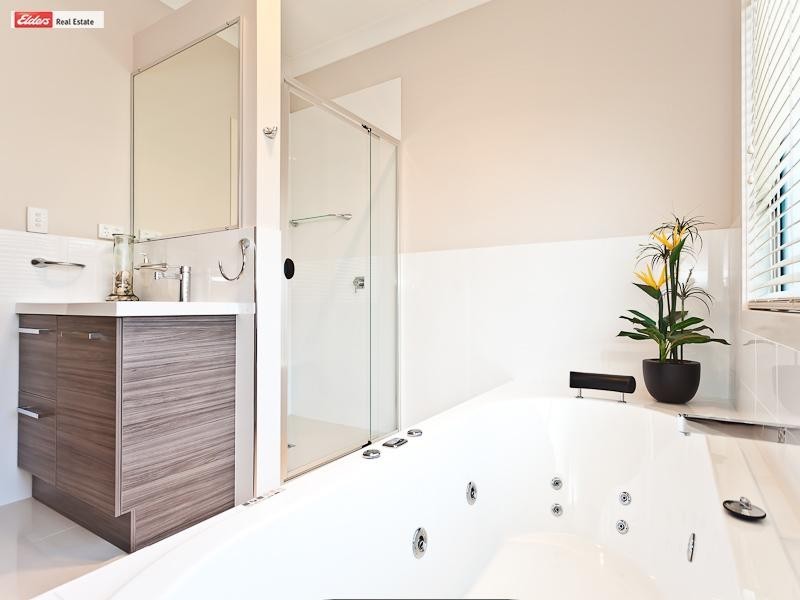 23 Michel Rd, Scarborough QLD 4020