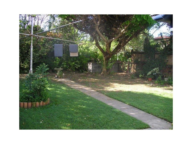 16 Bailey Street, Woody Point QLD 4019