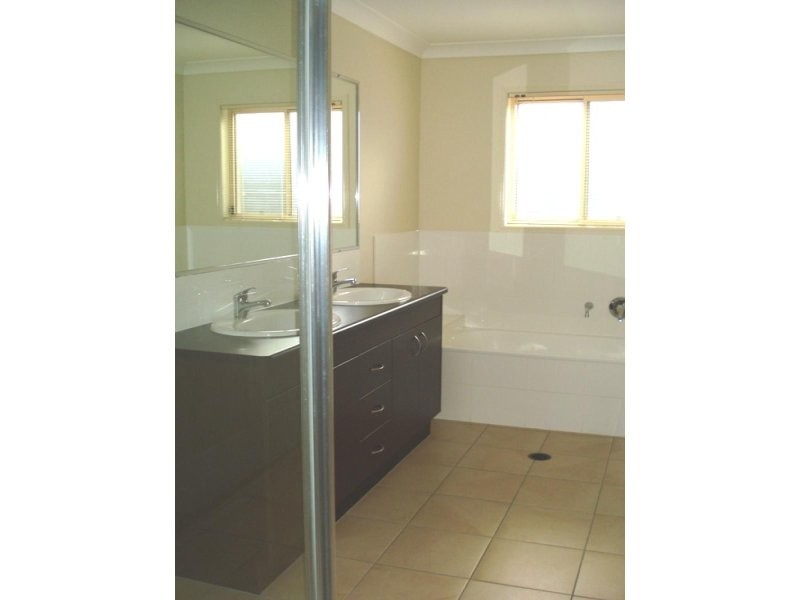 1 Parrey Court, Rothwell QLD 4022