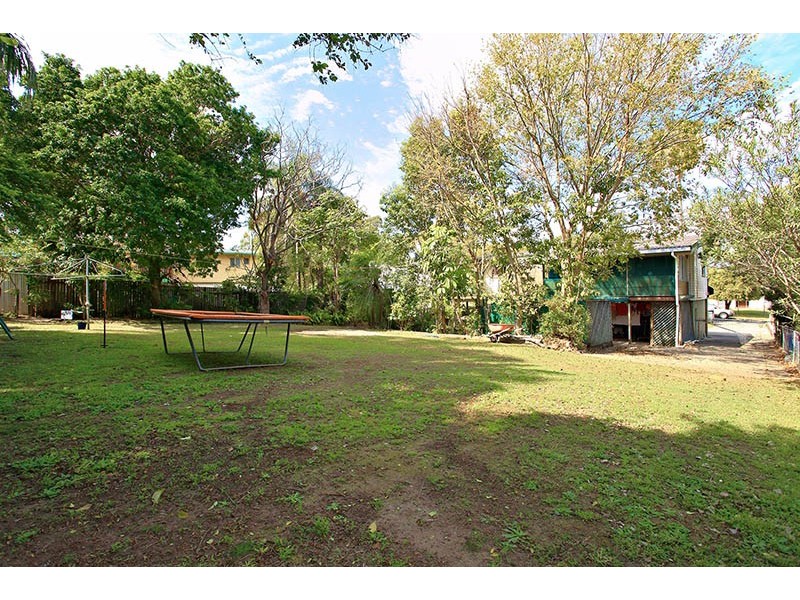 2 Pearen Street, Clontarf QLD 4019