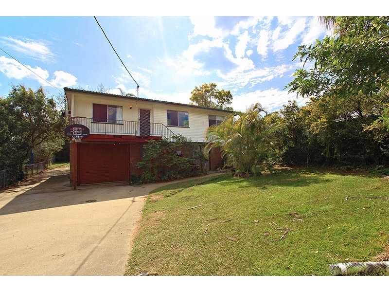 2 Pearen Street, Clontarf QLD 4019
