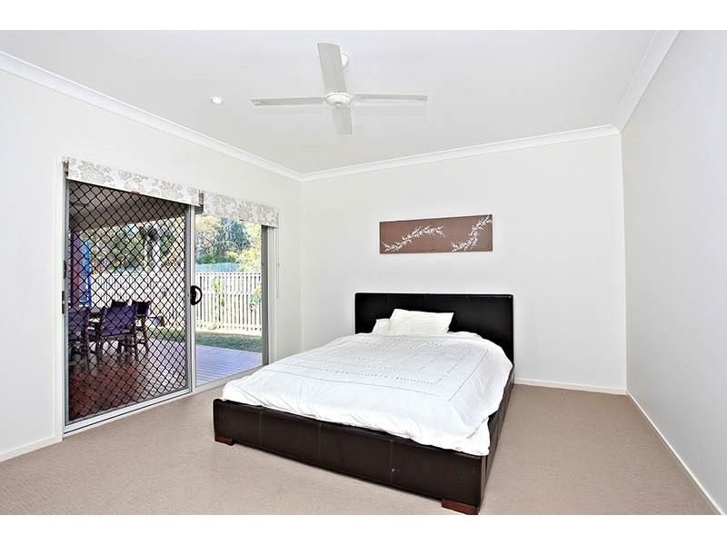 8 Shearers Close, Ferny Hills QLD 4055