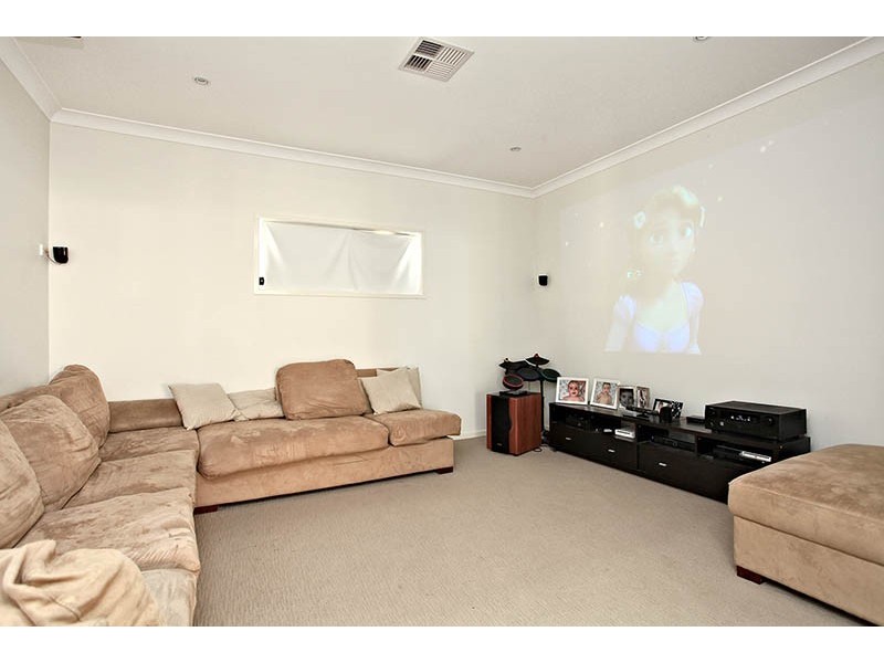 8 Shearers Close, Ferny Hills QLD 4055