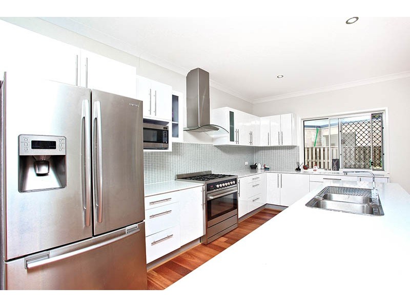 8 Shearers Close, Ferny Hills QLD 4055