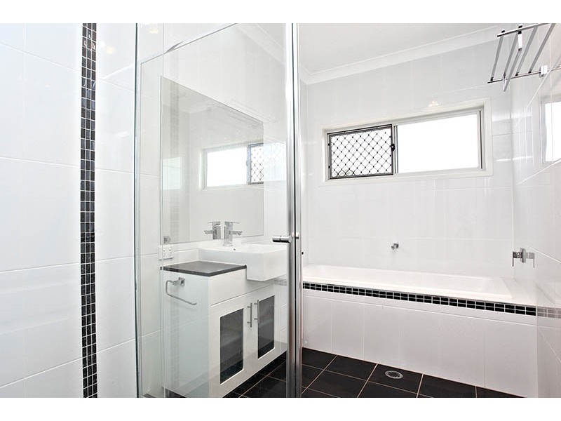 8 Shearers Close, Ferny Hills QLD 4055