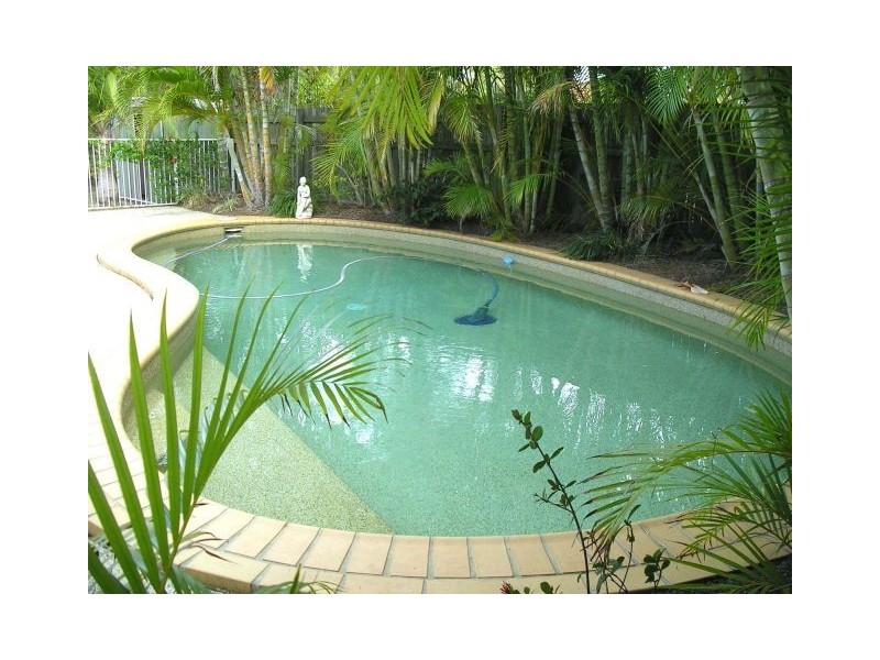 8 Nautilus Court, Newport QLD 4020