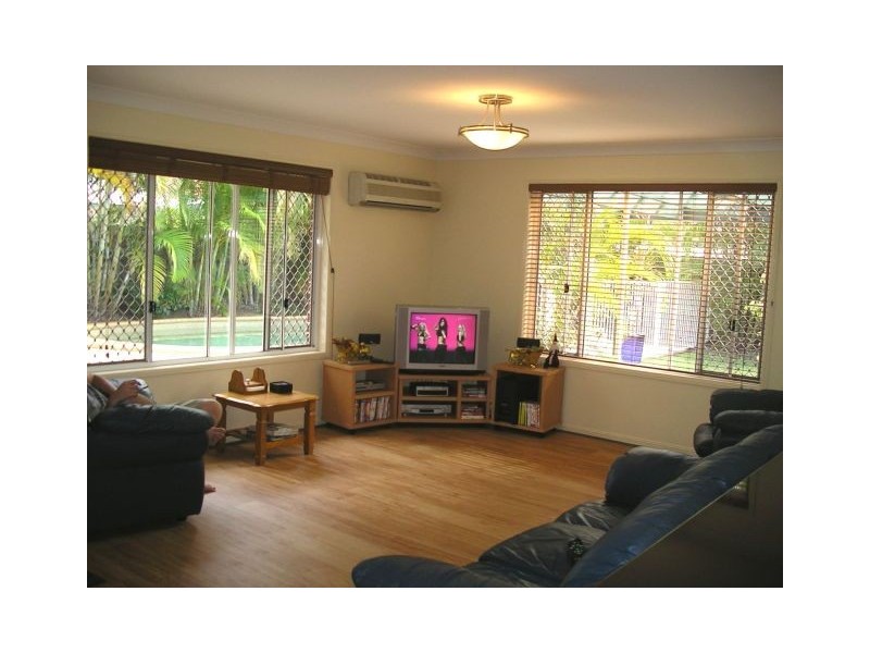 8 Nautilus Court, Newport QLD 4020