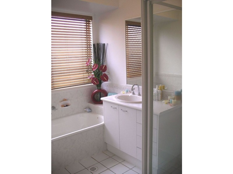 8 Nautilus Court, Newport QLD 4020