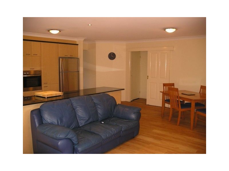 8 Nautilus Court, Newport QLD 4020