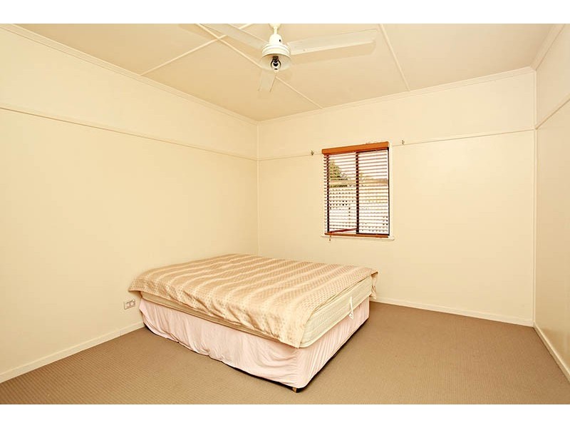 18 Herbert Street, Brighton QLD 4017