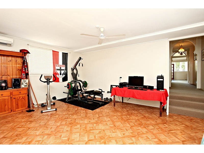 18 Herbert Street, Brighton QLD 4017