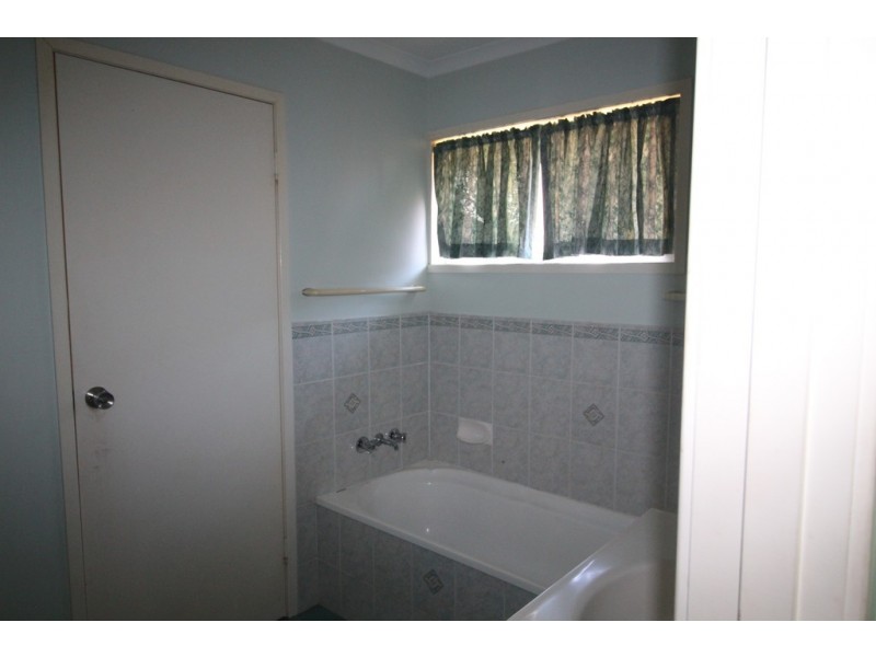 2/12 Woodland Street, Rothwell QLD 4022