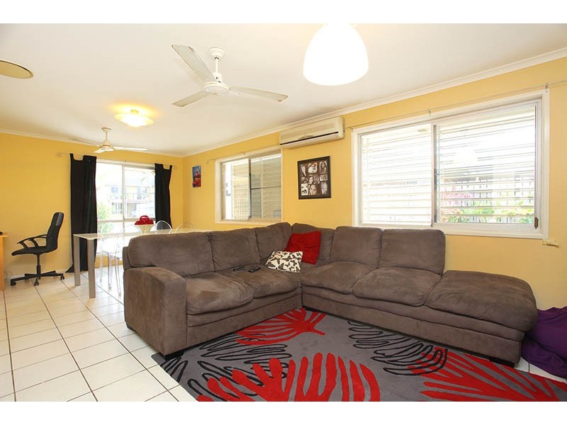 19 La Salle Drive, Newport QLD 4020