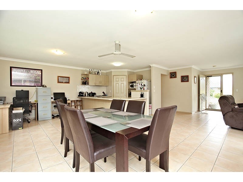 17 Sandwell Cres, Kippa-ring QLD 4021