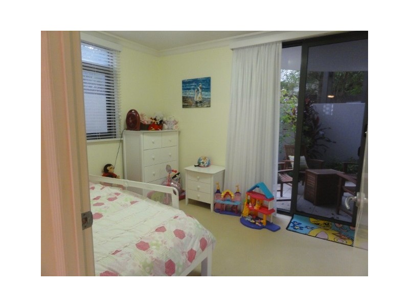 2/36 Prince Edward Parade, Redcliffe QLD 4020