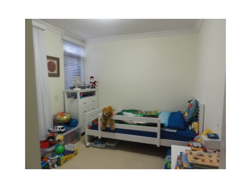 2/36 Prince Edward Parade, Redcliffe QLD 4020