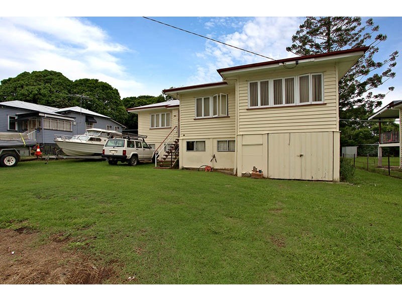 90 Nash Street, Sandgate QLD 4017