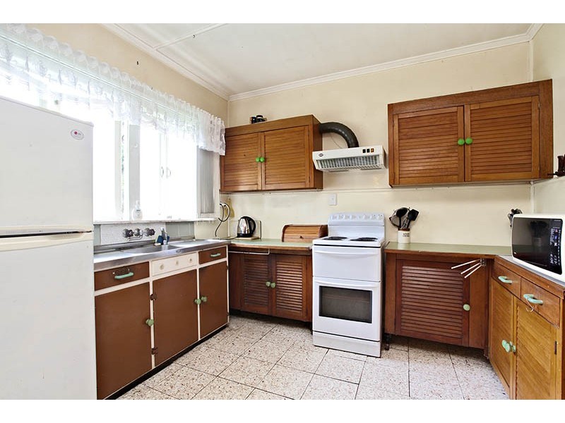 90 Nash Street, Sandgate QLD 4017