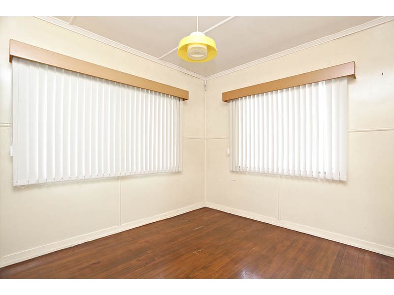 90 Nash Street, Sandgate QLD 4017