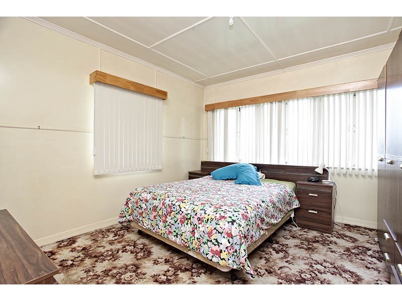 90 Nash Street, Sandgate QLD 4017