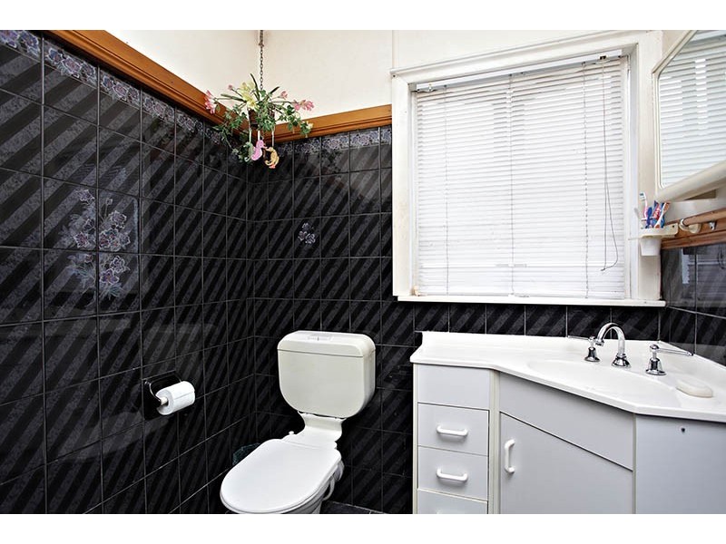 90 Nash Street, Sandgate QLD 4017