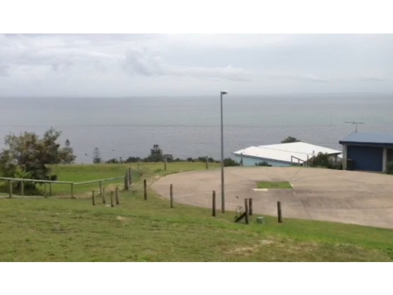 8 Cassidae Crescent, Tangalooma QLD 4025