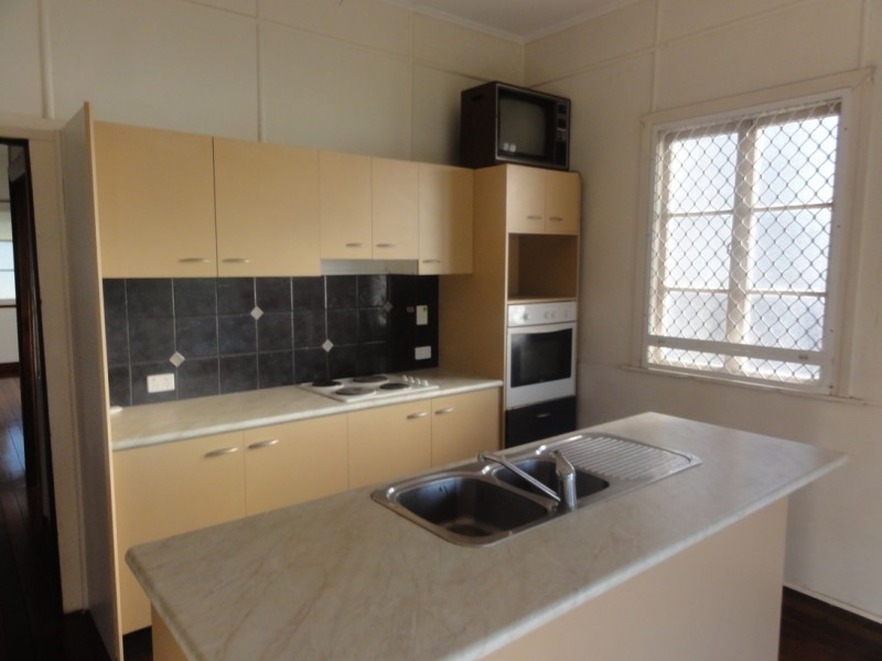 52 Anzac Avenue, Redcliffe QLD 4020