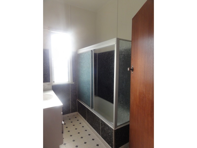 52 Anzac Avenue, Redcliffe QLD 4020