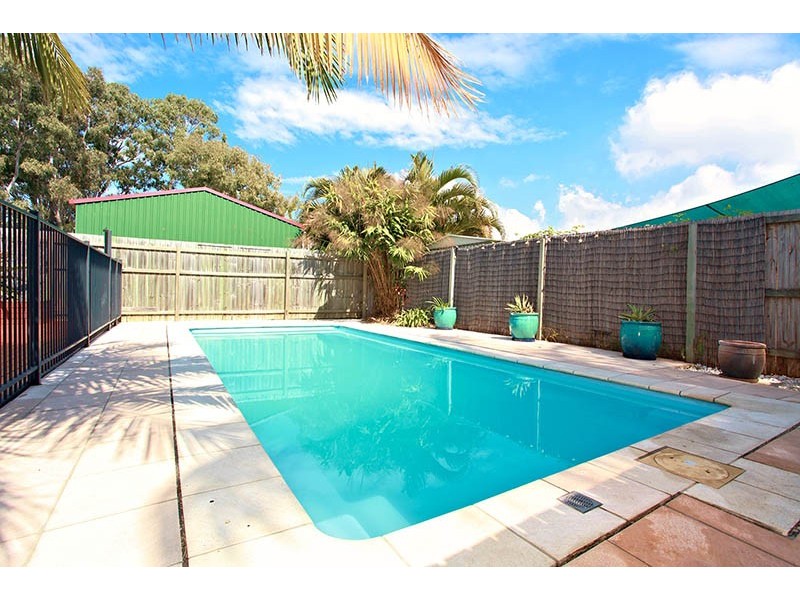 27b Roma Street, Scarborough QLD 4020