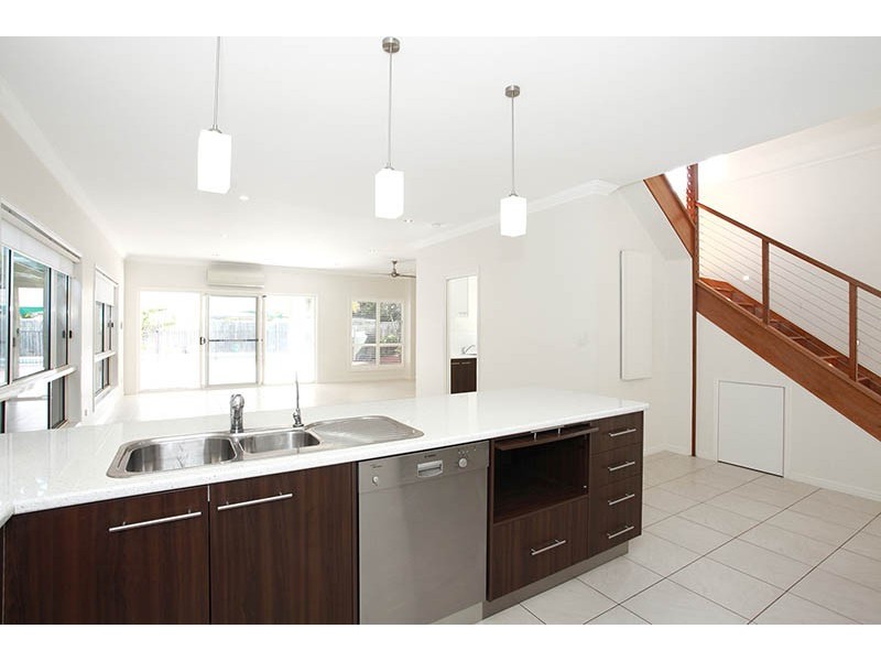27b Roma Street, Scarborough QLD 4020