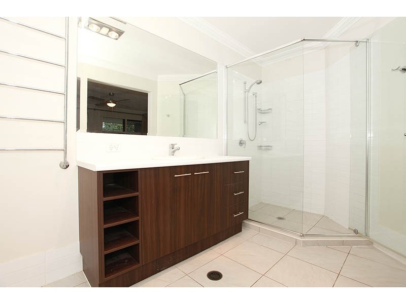 27b Roma Street, Scarborough QLD 4020
