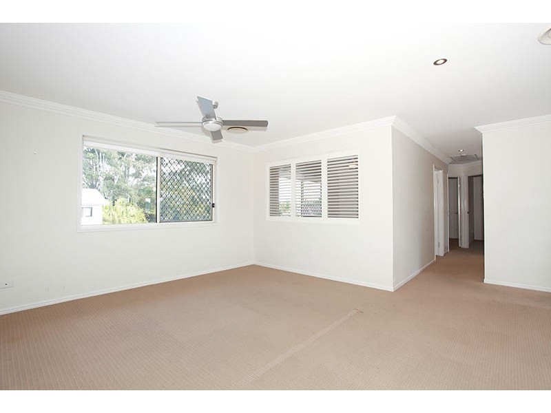 27b Roma Street, Scarborough QLD 4020