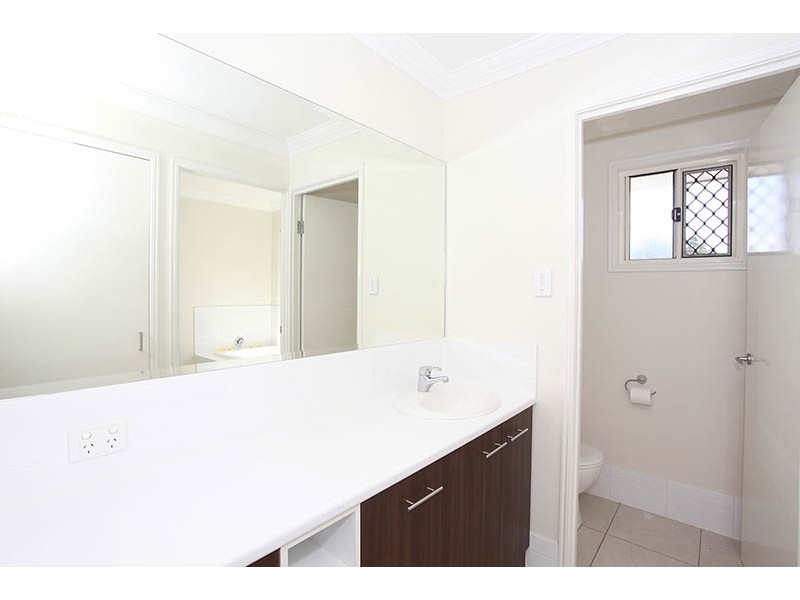 27b Roma Street, Scarborough QLD 4020