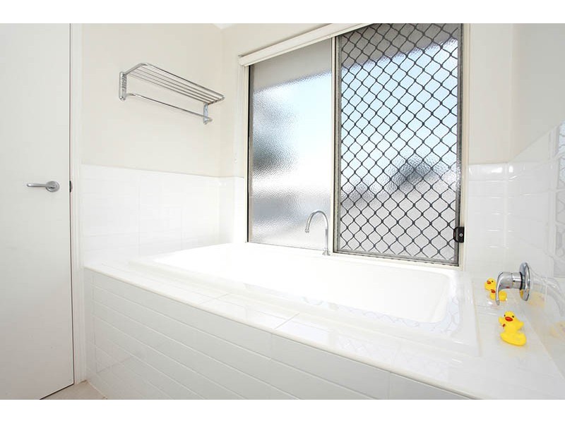 27b Roma Street, Scarborough QLD 4020