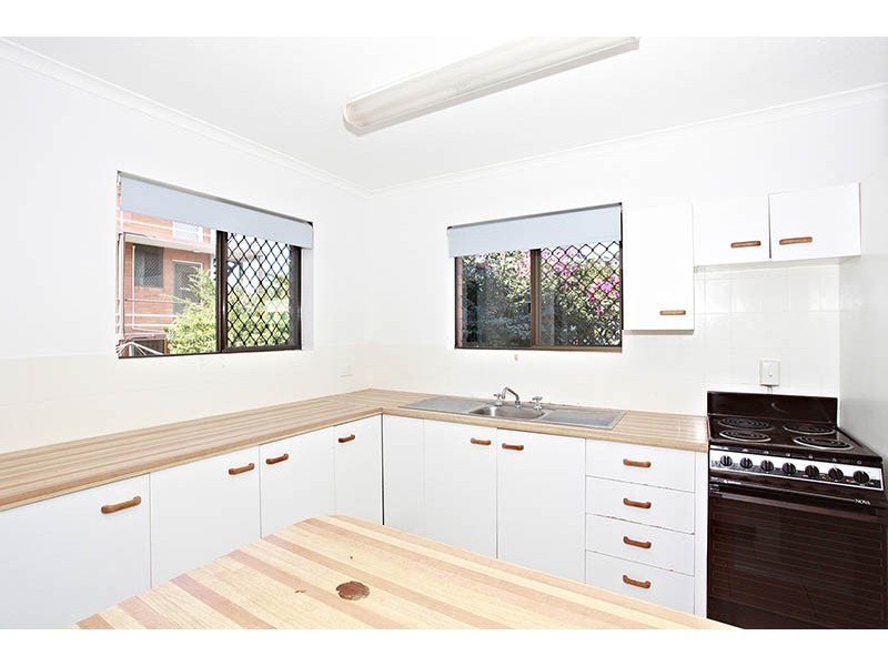 2/13 Meredith Street, Redcliffe QLD 4020