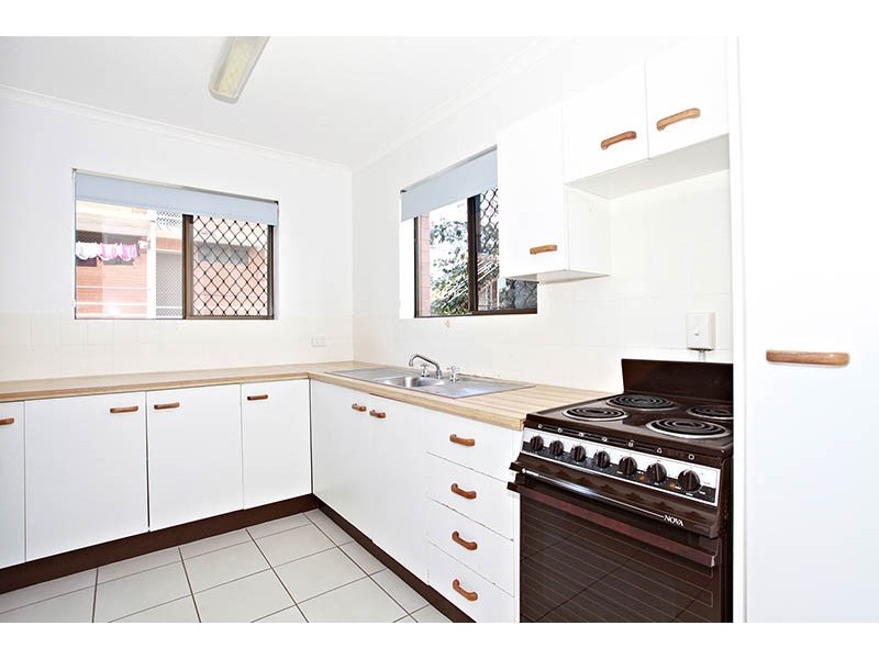 2/13 Meredith Street, Redcliffe QLD 4020