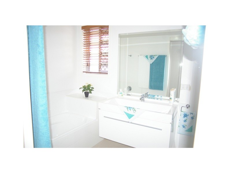 4/17 Lady Bowen Parade, Rothwell QLD 4022