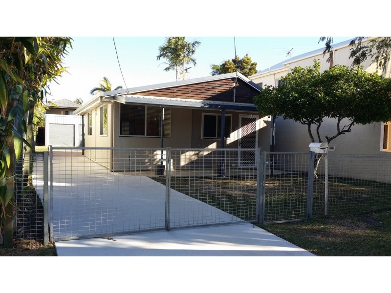 17 Third Avenue, Scarborough QLD 4020