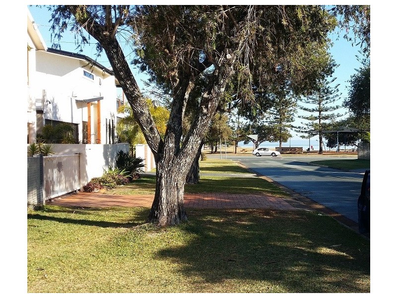 17 Third Avenue, Scarborough QLD 4020