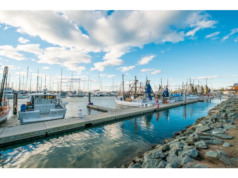 11 Fifth Avenue, Scarborough QLD 4020