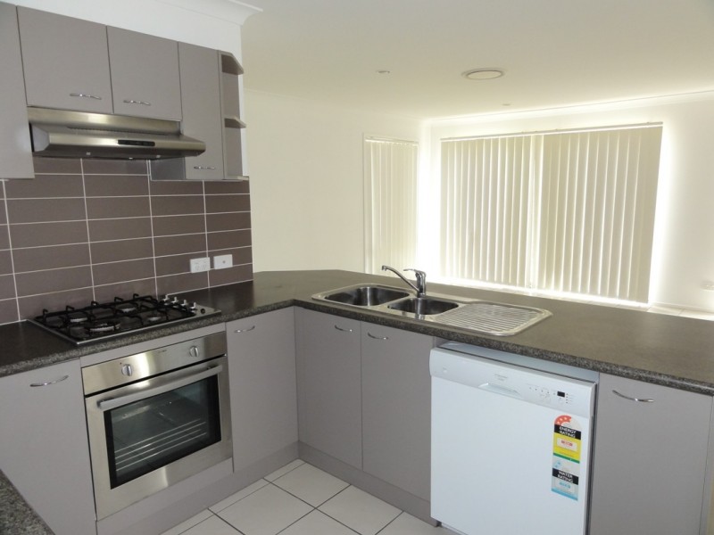 6 Waratah Court, Kallangur QLD 4503