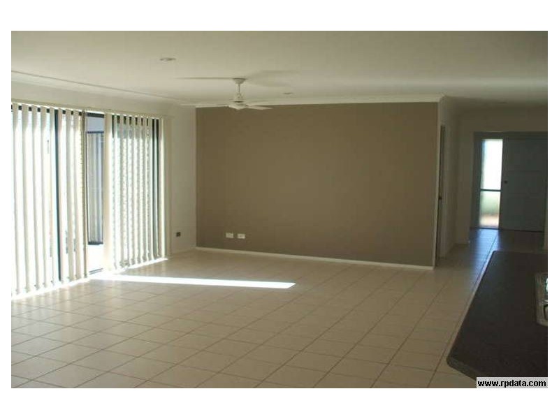 6 Waratah Court, Kallangur QLD 4503