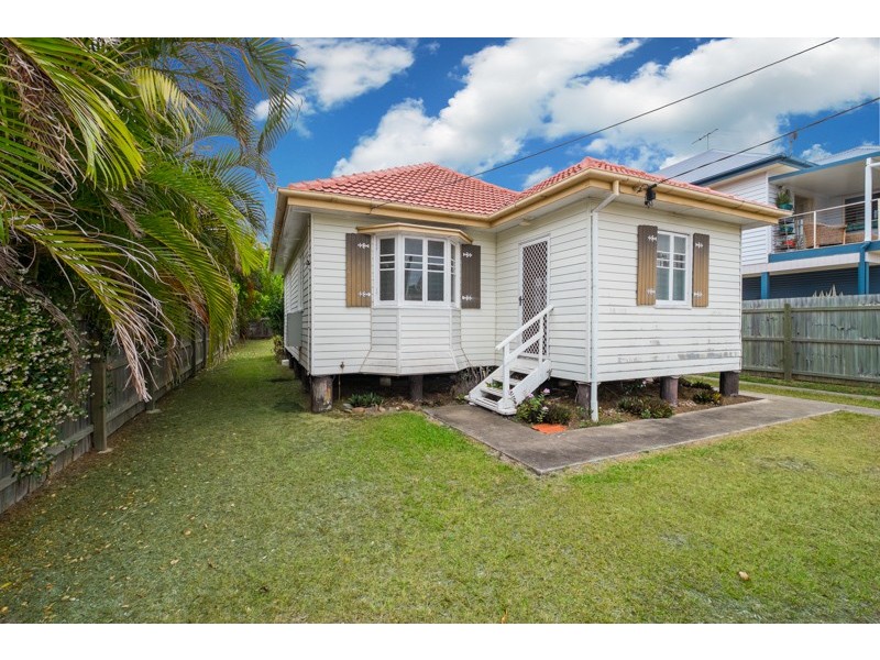 19 Rock Street, Scarborough QLD 4020