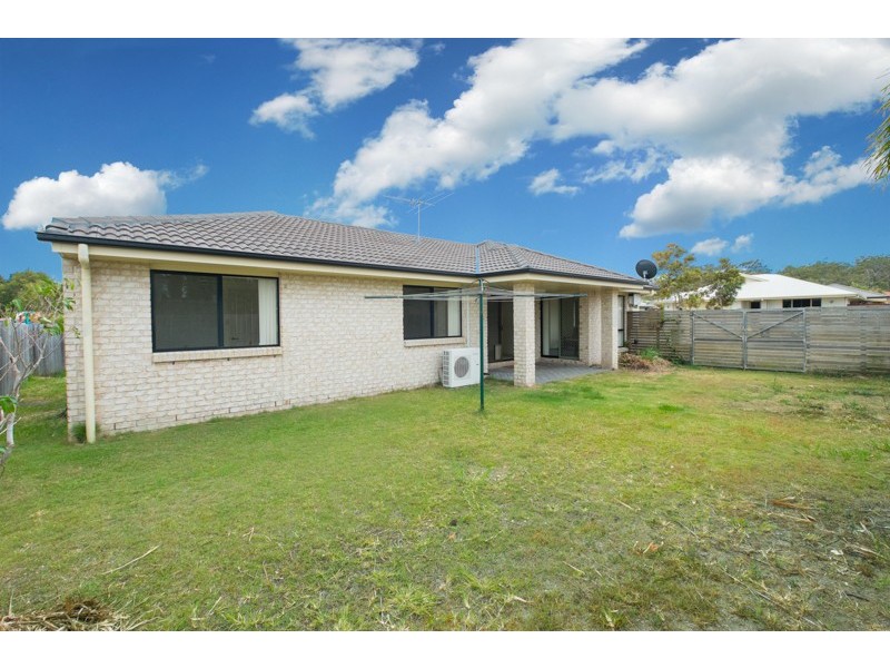 3 Biggera Court, Sandstone Point QLD 4511