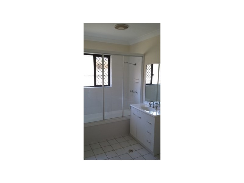 2/671a Oxley Avenue, Scarborough QLD 4020