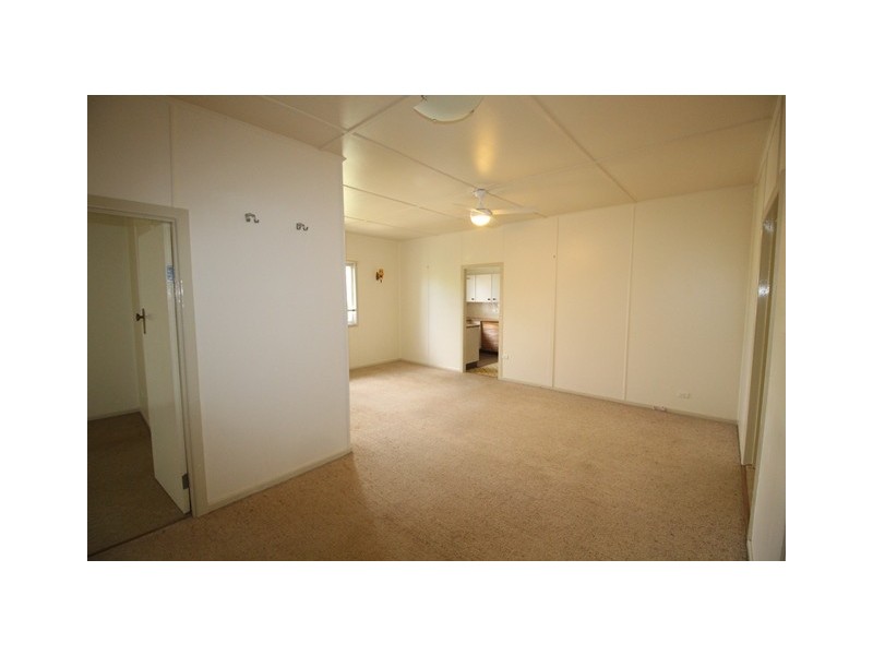 8 Hawthorne Street, Woody Point QLD 4019