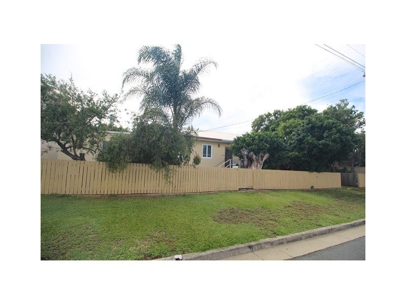 8 Hawthorne Street, Woody Point QLD 4019