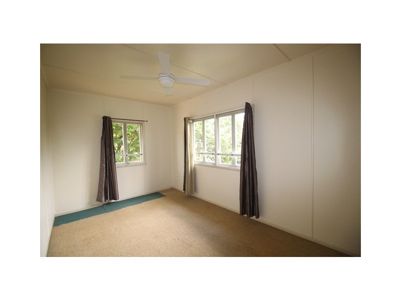 8 Hawthorne Street, Woody Point QLD 4019