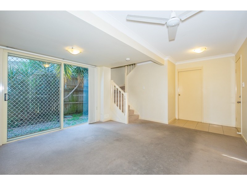 2/36 Silvyn Street, Redcliffe QLD 4020