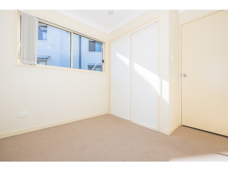 2/36 Silvyn Street, Redcliffe QLD 4020